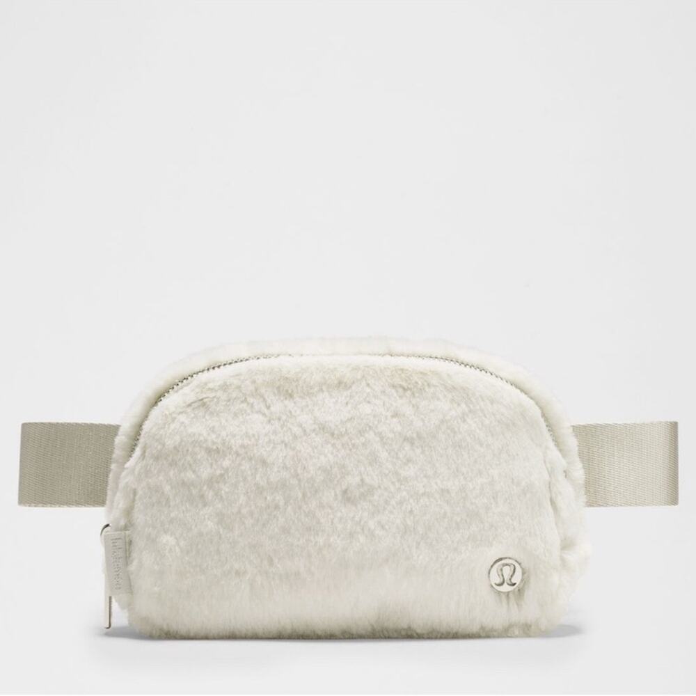 Lululemon Everywhere Belt Bag Plush Fleece Bone White Silver NWT Minimalist